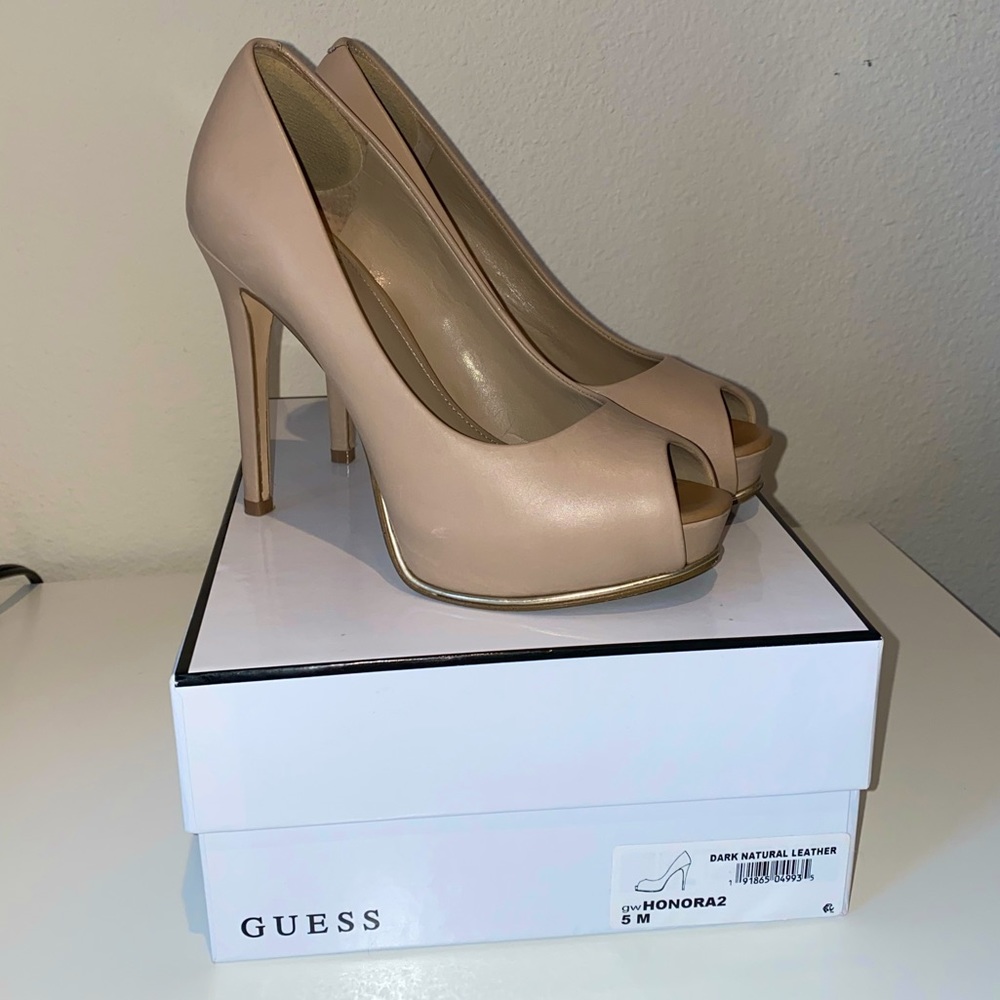 Guess Honora nude leather pumps Size 5